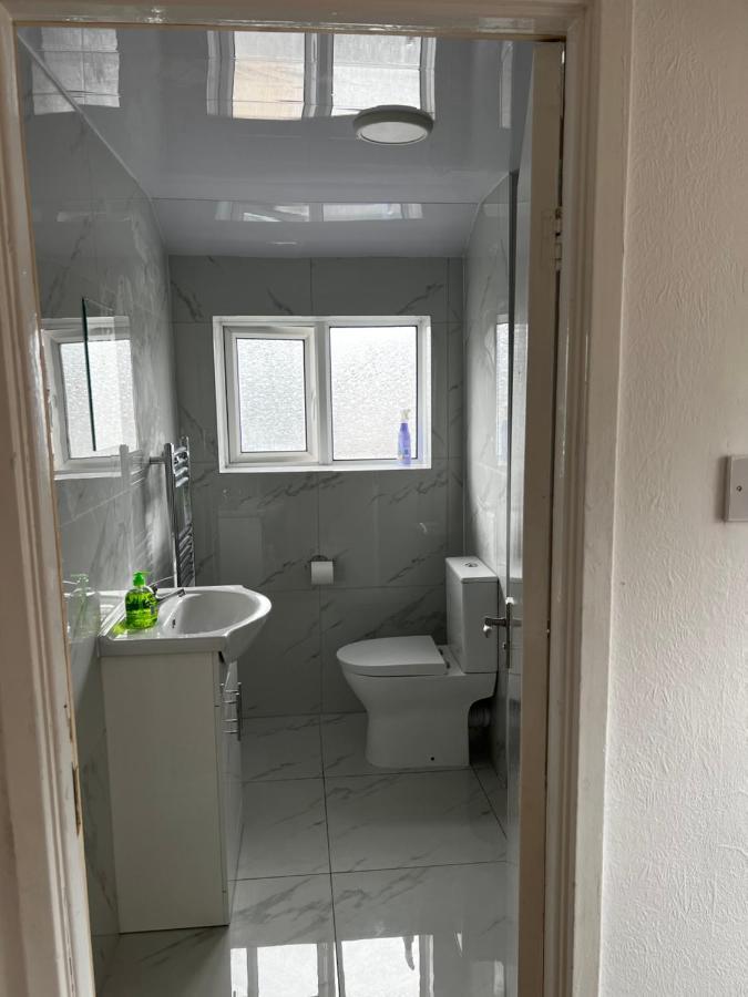 Good Priced Single Rooms In Hayes Northolt  Buitenkant foto