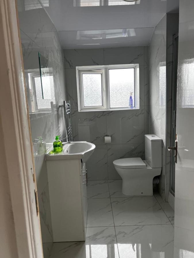 Good Priced Single Rooms In Hayes Northolt  Buitenkant foto