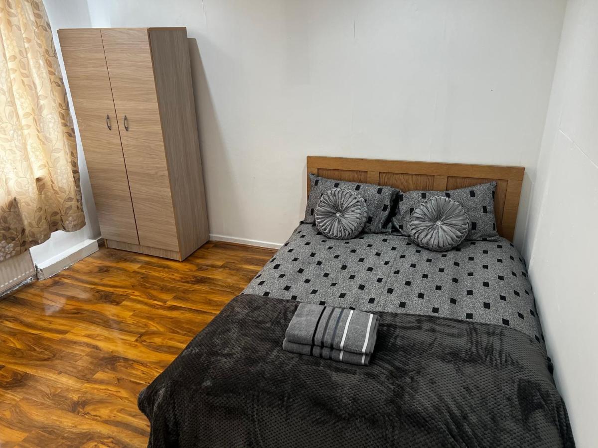 Good Priced Single Rooms In Hayes Northolt  Buitenkant foto